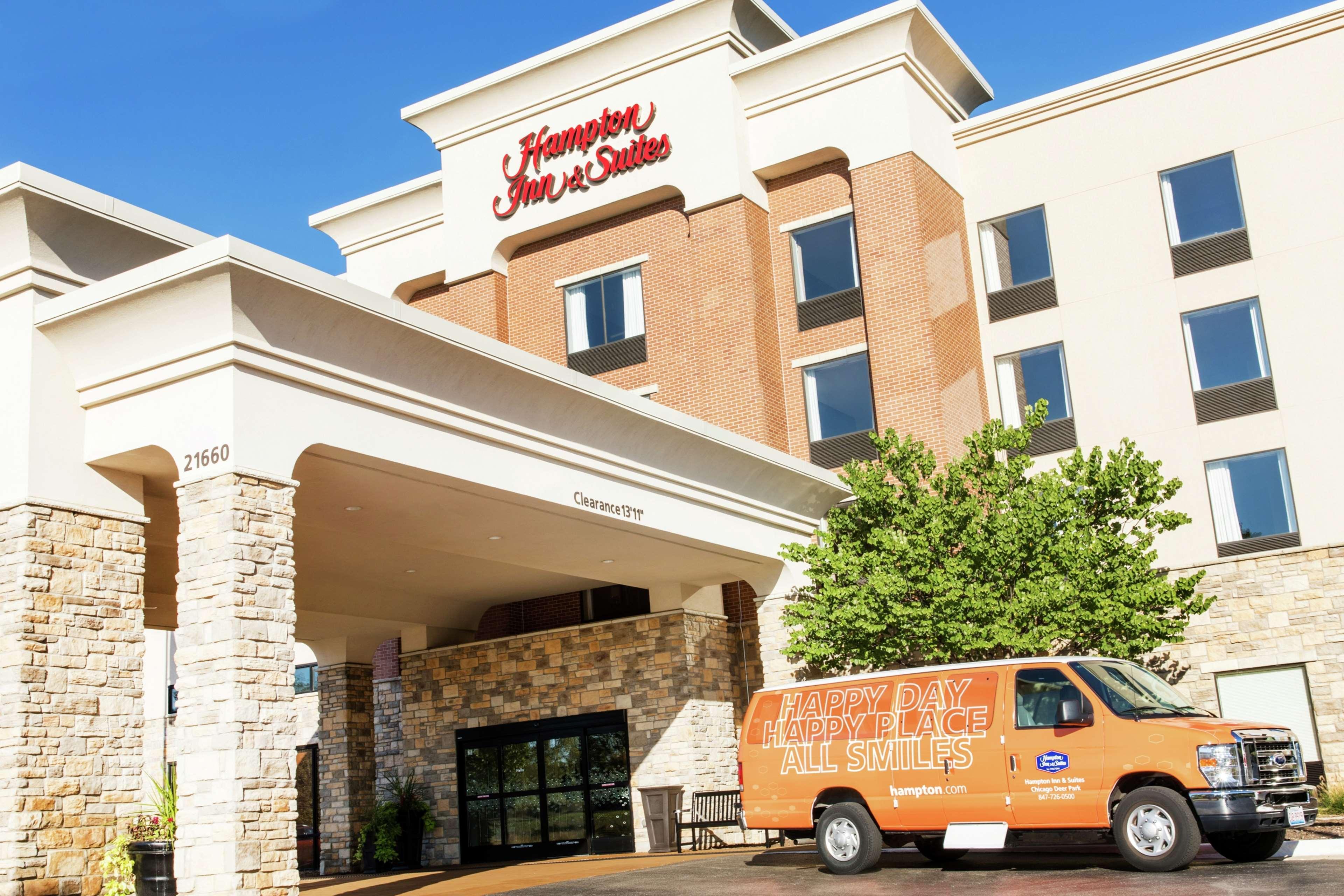 Hampton Inn & Suites Chicago Deer Park Exterior photo