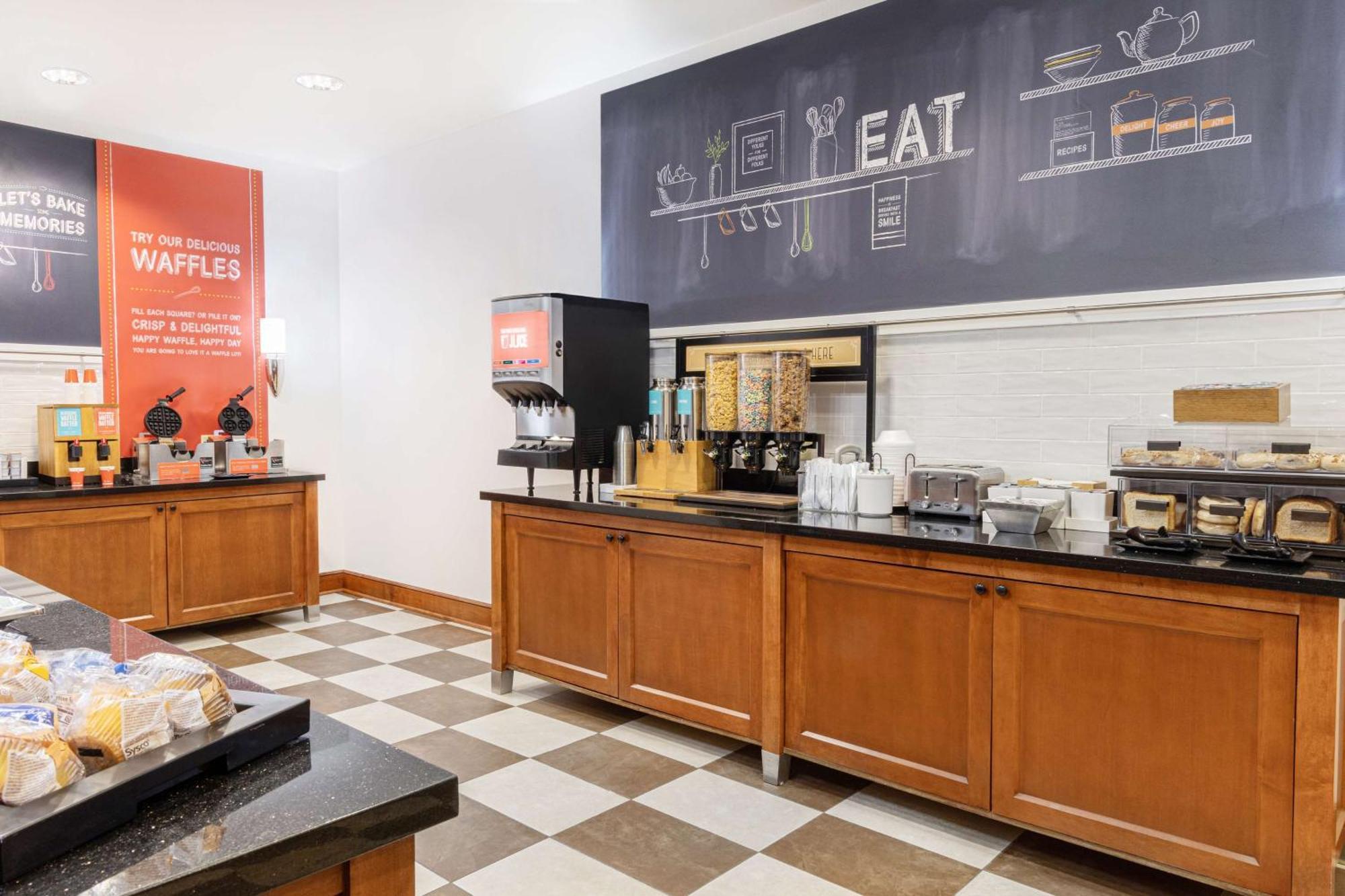 Hampton Inn & Suites Chicago Deer Park Exterior photo