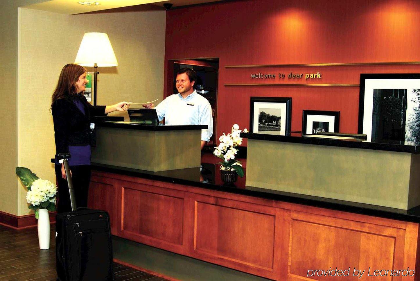 Hampton Inn & Suites Chicago Deer Park Interior photo