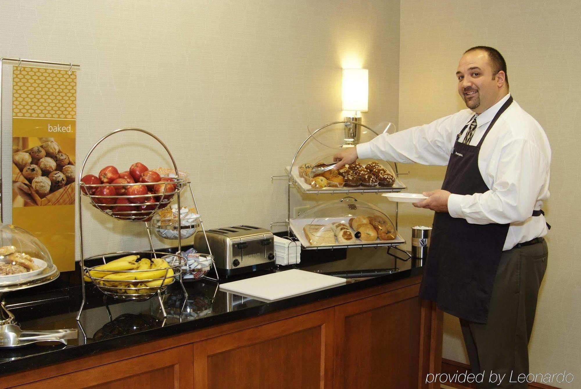 Hampton Inn & Suites Chicago Deer Park Restaurant photo
