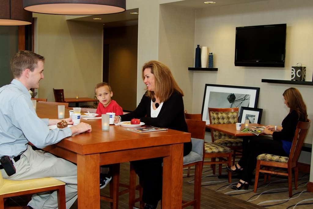 Hampton Inn & Suites Chicago Deer Park Restaurant photo